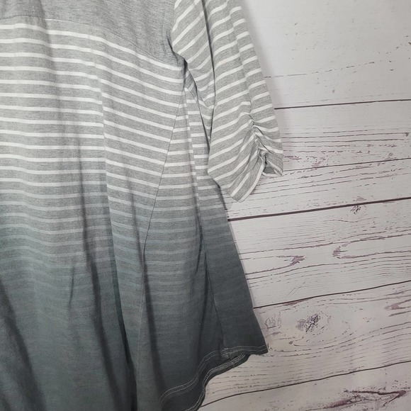 UMGEE Gray Ombre Striped Washed Bohemian Style Tunic Top Womans Size Medium - Picture 4 of 7
